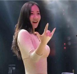 女DJ视频,动感旋律下的时尚风采