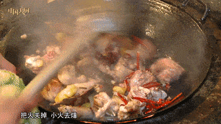 地锅鸡视频,家常美味，一锅端尽