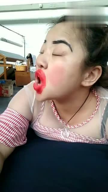 嘴巴嘟嘟视频,视频里的可爱瞬间