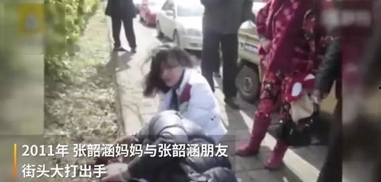 妈妈让我插她视频,插播家庭幸福时光