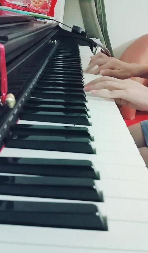 卡农钢琴视频,卡农旋律的深情演绎