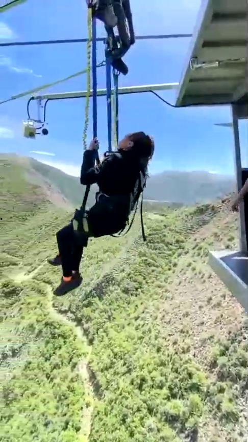 蹦极搞笑视频,搞笑视频带你领略极限运动中的欢乐瞬间