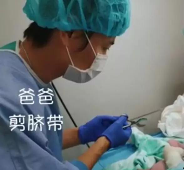 剪脐带视频,剪脐带瞬间温馨回顾