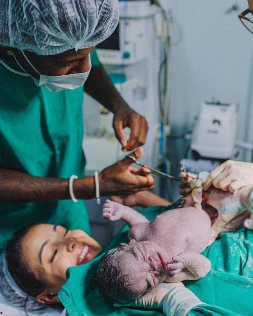 剪脐带视频,剪脐带瞬间温馨回顾