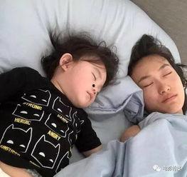 两人床上视频,揭秘两人床上私密视频背后的故事