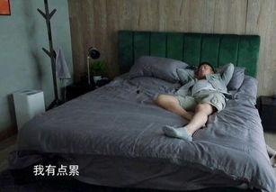 两人床上视频,揭秘两人床上私密视频背后的故事