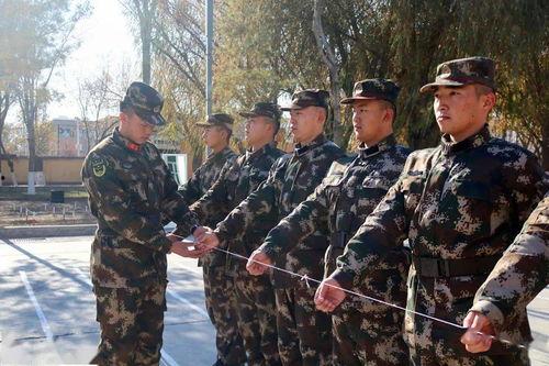 部队班队列训练视频,严整军姿，铸就钢铁意志