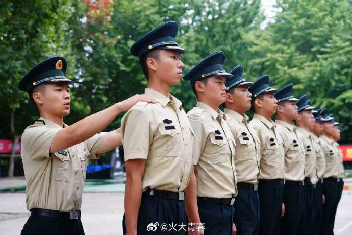 部队班队列训练视频,严整军姿，铸就钢铁意志