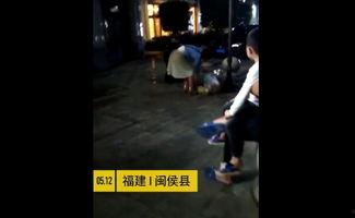 跪下的视频,跪地瞬间，情感共鸣与时代反思