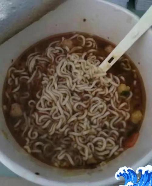 吃方便面的视频,跟随视频探索方便面美味制作全过程