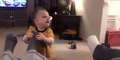 臭脚视频,尴尬瞬间引发网友热议