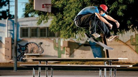 滑板大神视频,跟随大神领略街头风采