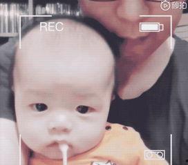 婴儿吐奶视频,温馨记录宝宝成长小插曲