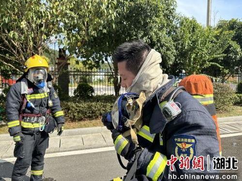 消防队训练视频,揭秘消防员训练全过程