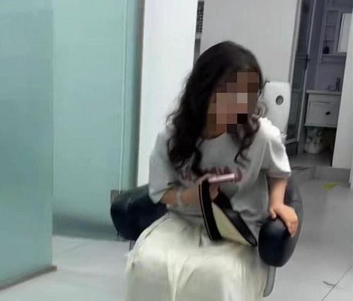 上女人的视频,视频中的真实瞬间