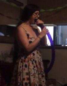 上女人的视频,视频中的真实瞬间