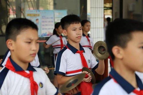 小学仪仗队视频,青春洋溢的队列表演