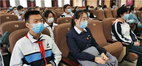 演讲视频中学生,学生演讲中的创新思维与梦想之旅