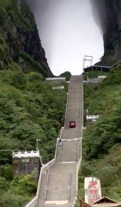 天门山视频,云端奇观，自然奇景尽收眼底