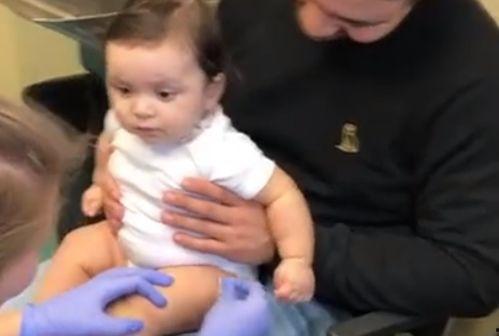 小孩子打针视频,勇敢小宝贝的坚强瞬间