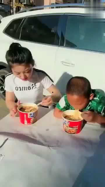 吃泡面搞笑视频,一包面引发的欢乐风暴